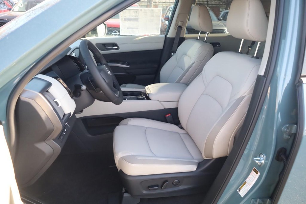 Nissan Pathfinder Vehicle Image 20