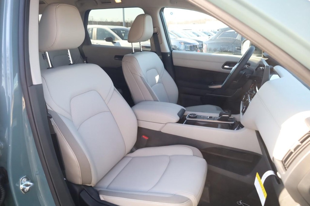 Nissan Pathfinder Vehicle Image 21