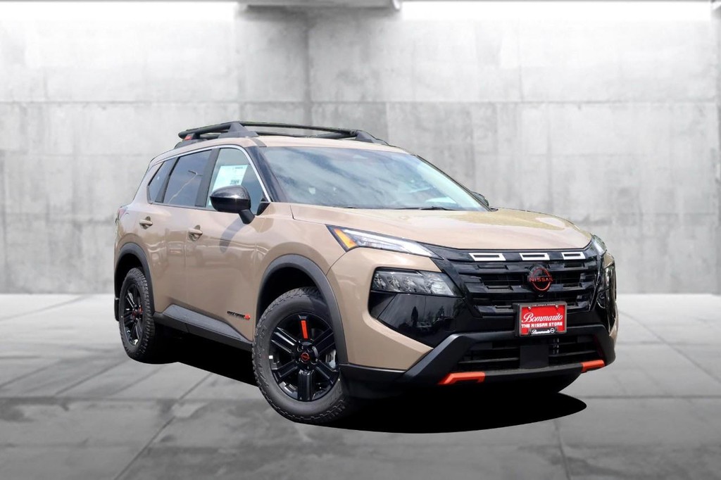 Nissan Rogue Vehicle Image 02