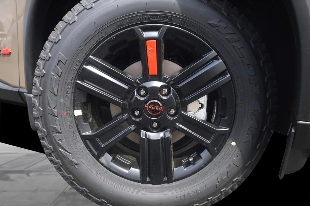 Nissan Rogue Vehicle Image 03