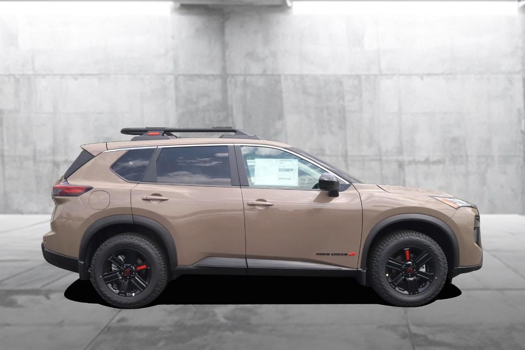 Nissan Rogue Vehicle Image 05