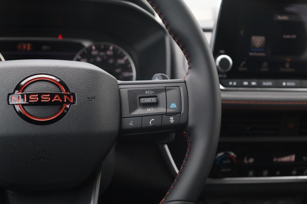 Nissan Rogue Vehicle Image 09