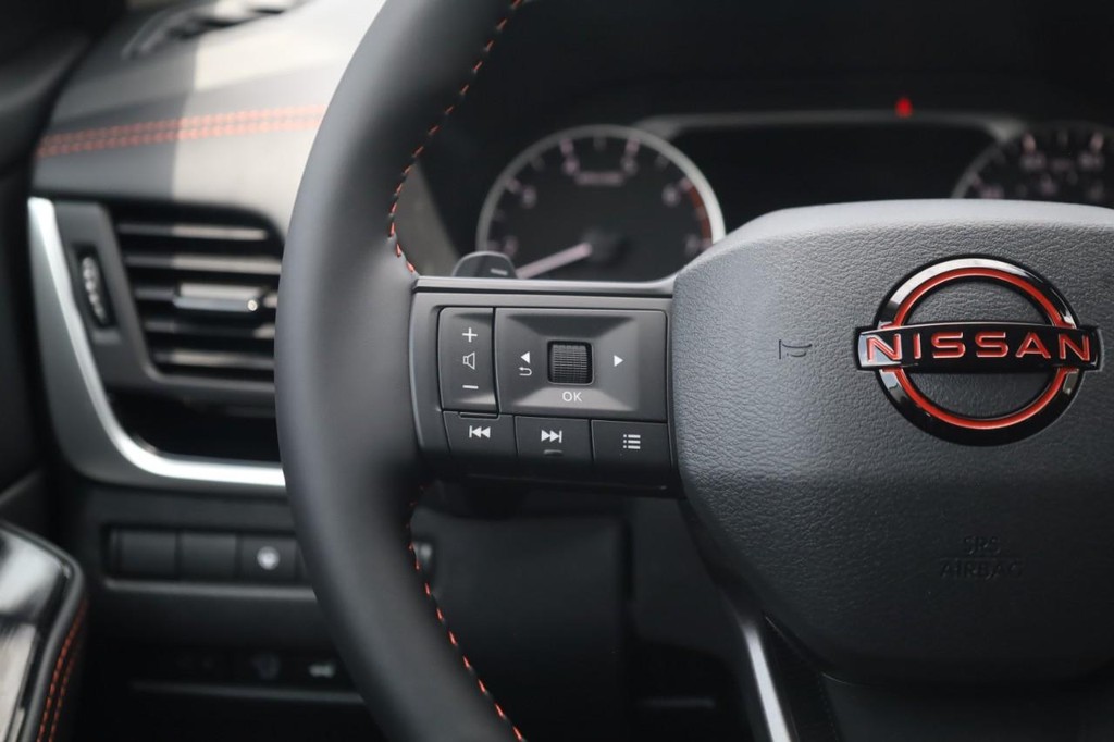 Nissan Rogue Vehicle Image 10