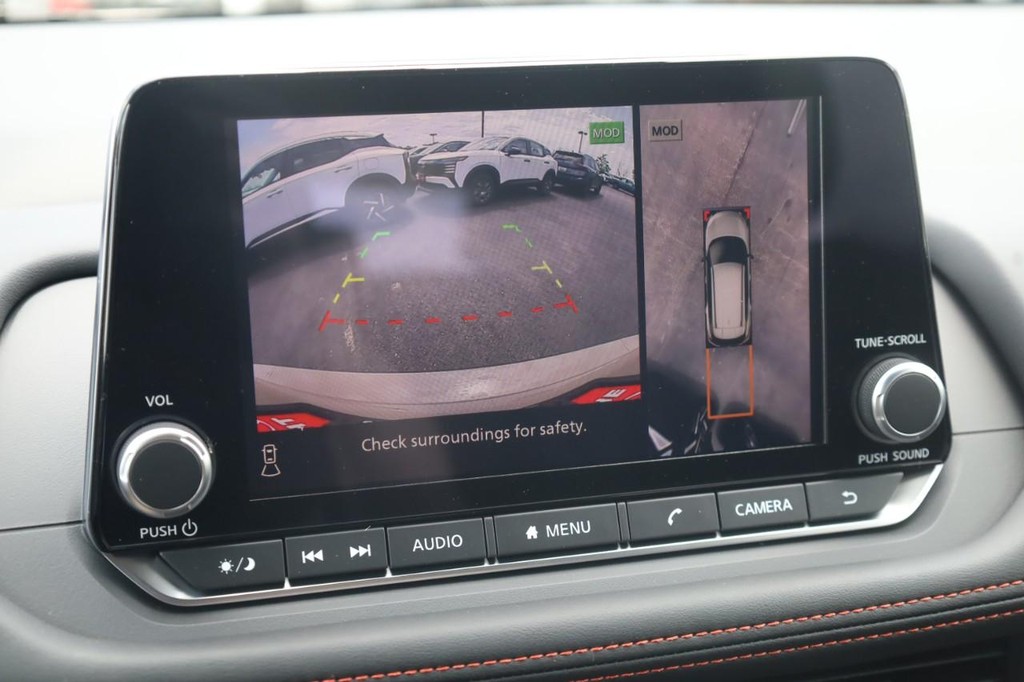 Nissan Rogue Vehicle Image 15