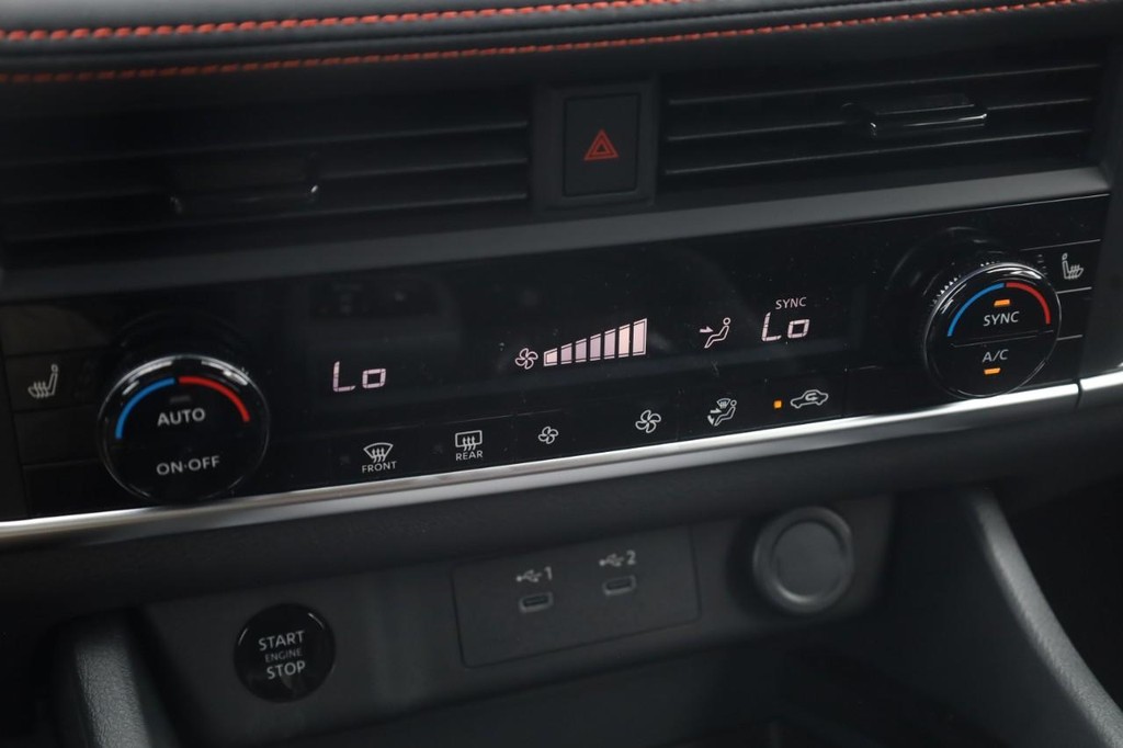 Nissan Rogue Vehicle Image 16