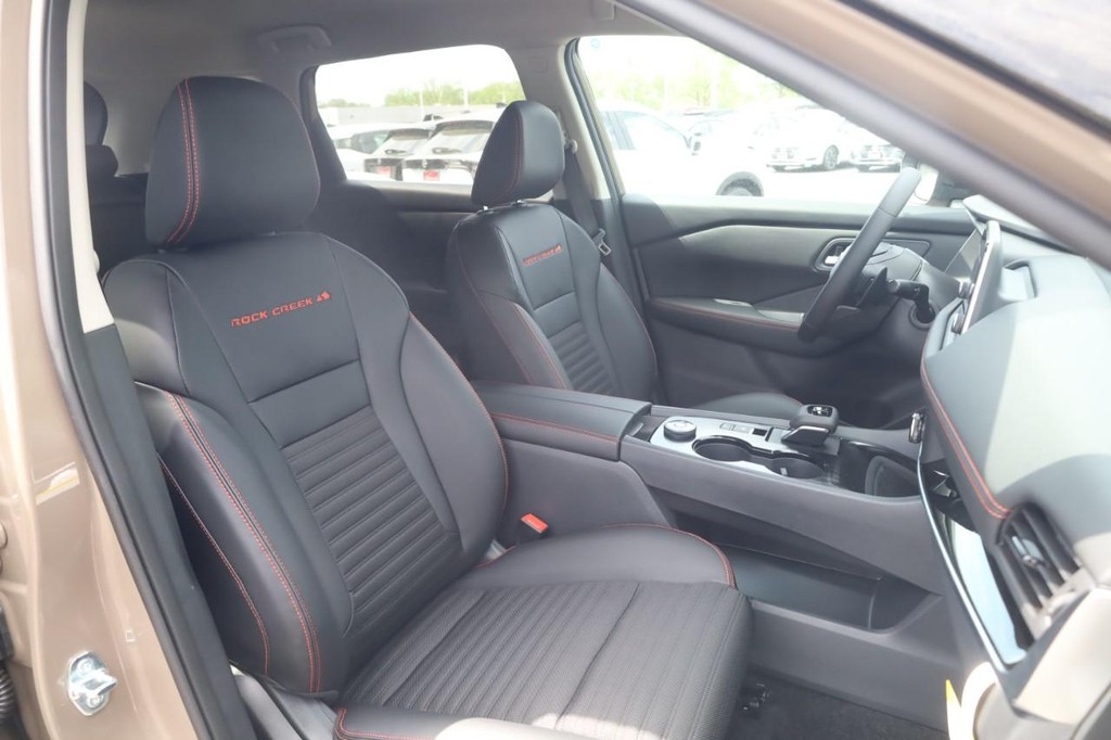 Nissan Rogue Vehicle Image 21