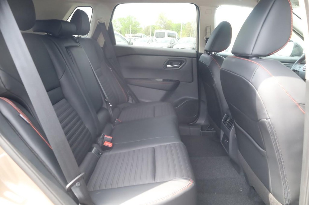 Nissan Rogue Vehicle Image 22
