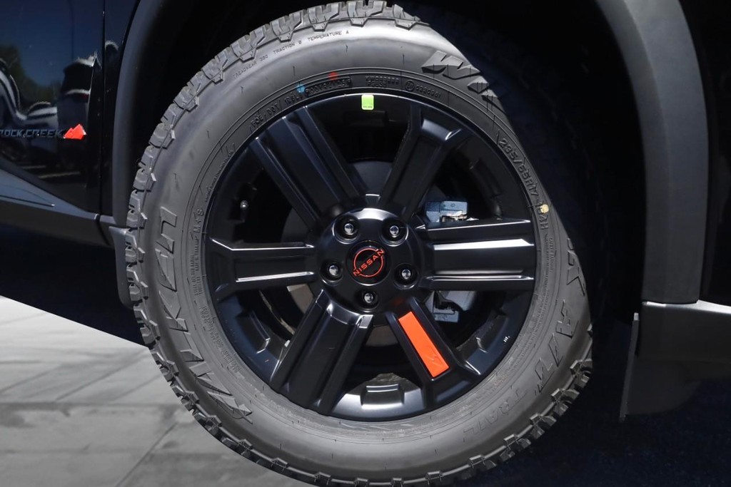 Nissan Rogue Vehicle Image 03