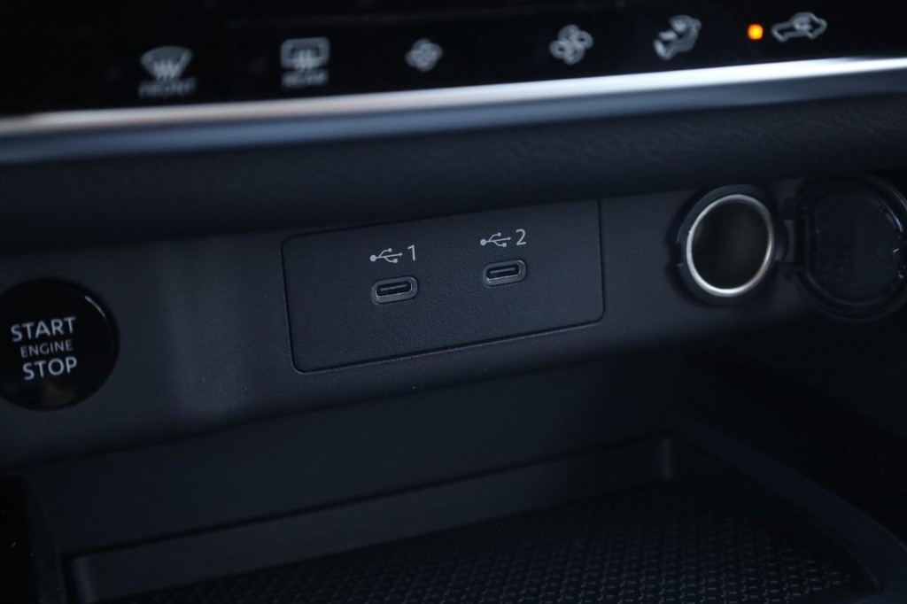 Nissan Rogue Vehicle Image 16