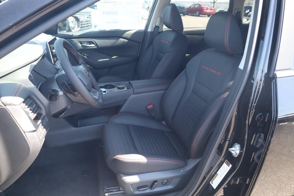 Nissan Rogue Vehicle Image 19
