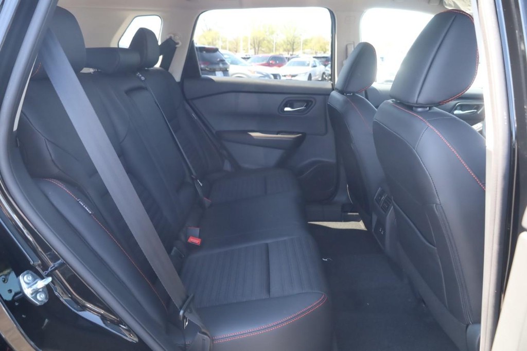 Nissan Rogue Vehicle Image 21