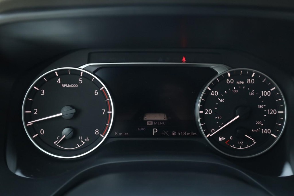 Nissan Rogue Vehicle Full-screen Gallery Image 12