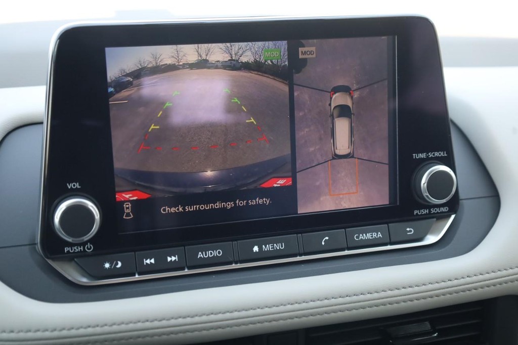 Nissan Rogue Vehicle Full-screen Gallery Image 14