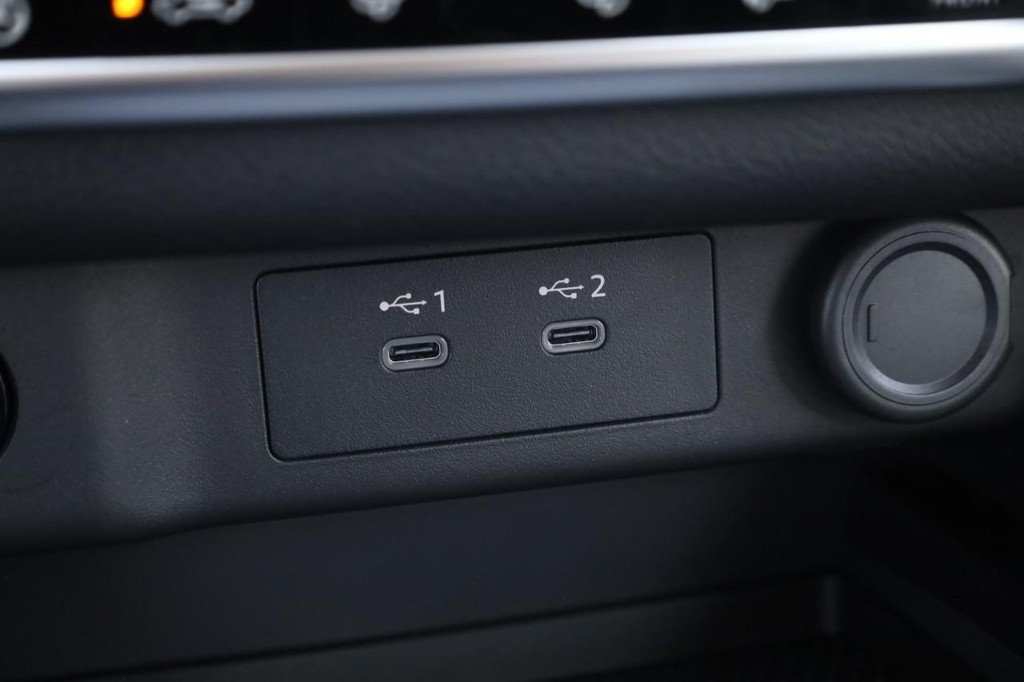 Nissan Rogue Vehicle Full-screen Gallery Image 16