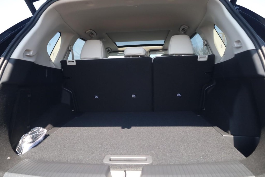 Nissan Rogue Vehicle Full-screen Gallery Image 23