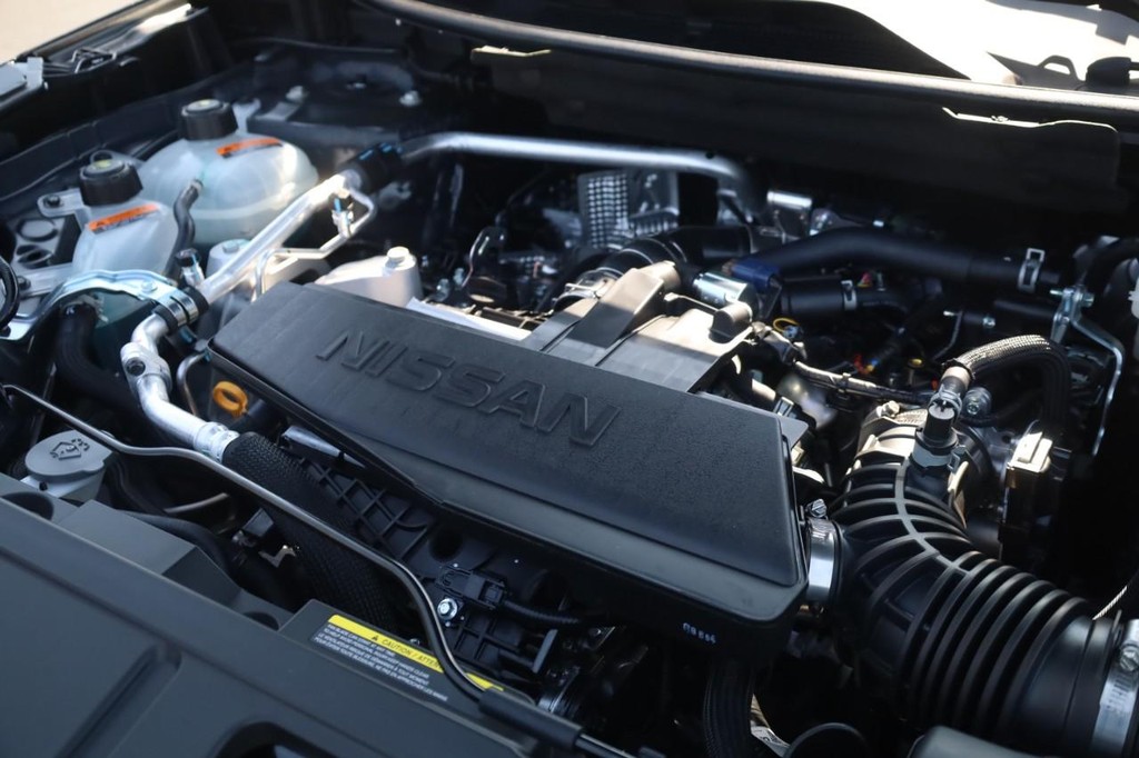 Nissan Rogue Vehicle Full-screen Gallery Image 24