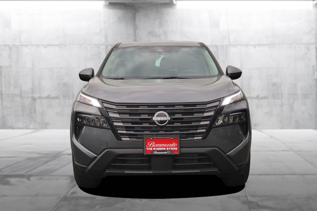 Nissan Rogue Vehicle Image 04