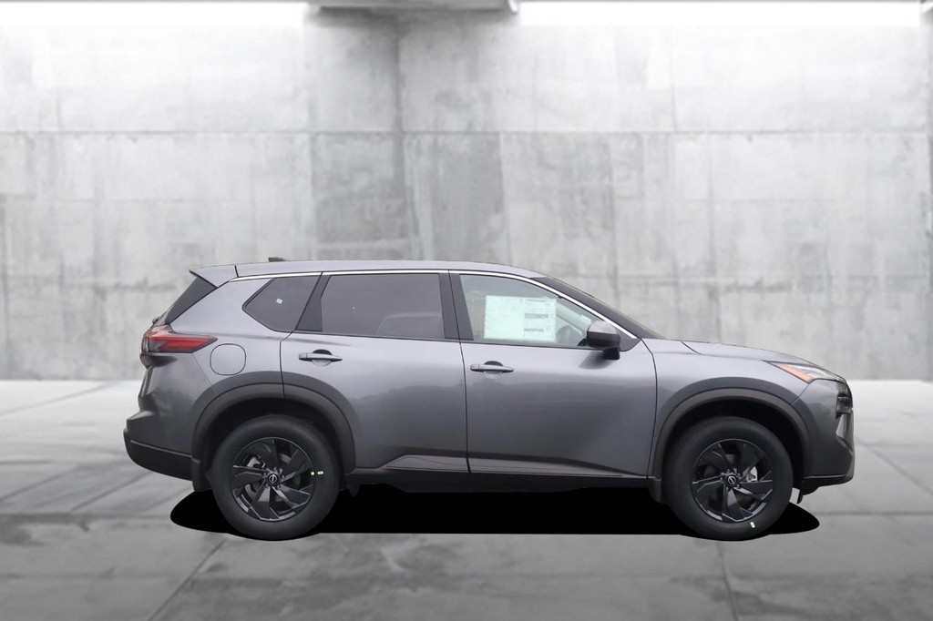Nissan Rogue Vehicle Image 05