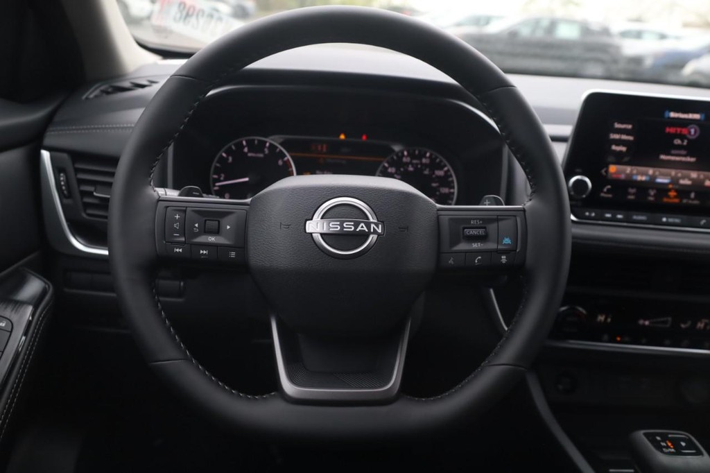Nissan Rogue Vehicle Image 08