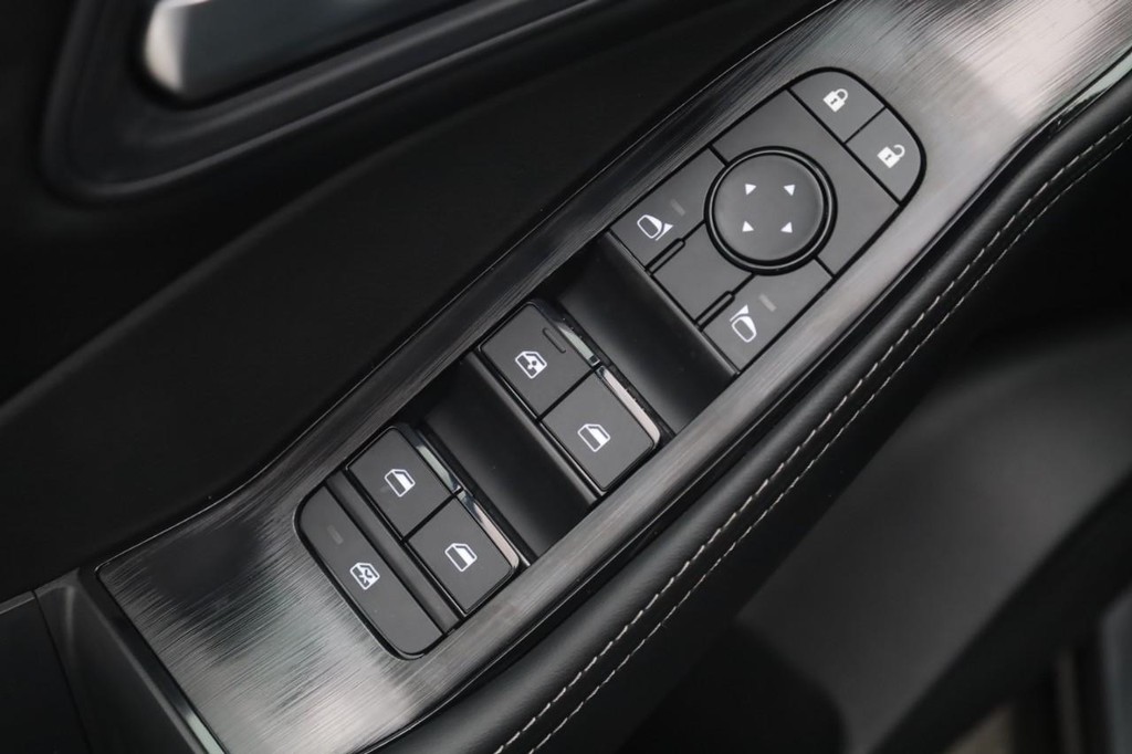 Nissan Rogue Vehicle Image 11