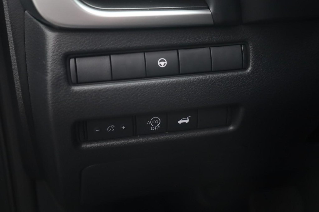 Nissan Rogue Vehicle Image 12