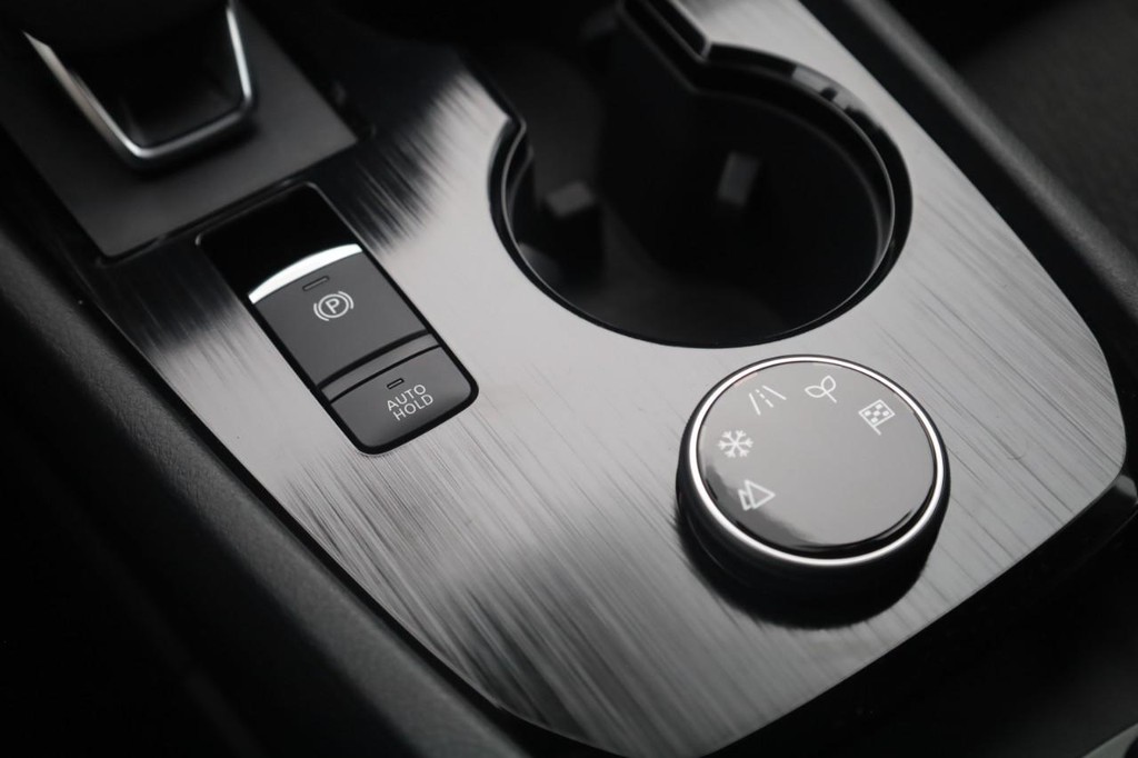 Nissan Rogue Vehicle Image 18