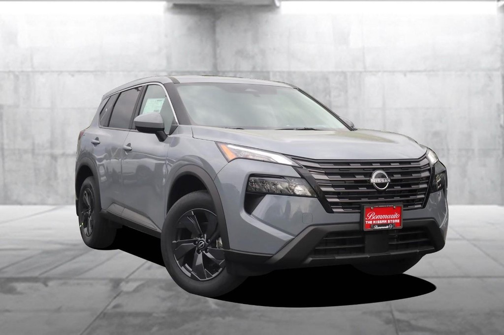 Nissan Rogue Vehicle Full-screen Gallery Image 2