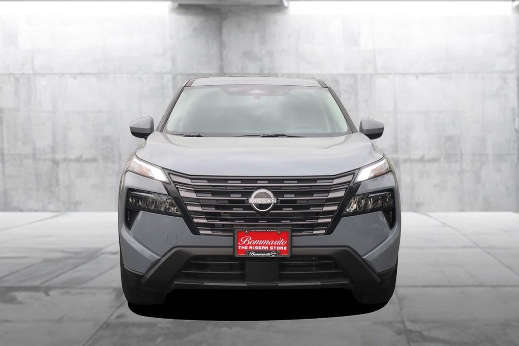 Nissan Rogue Vehicle Full-screen Gallery Image 4
