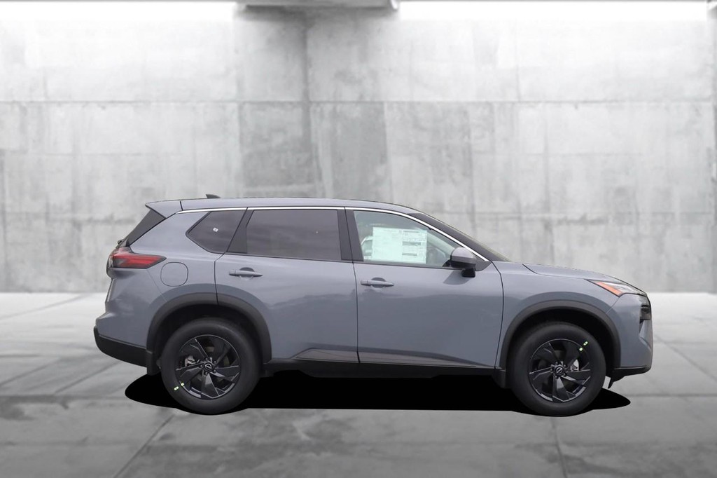 Nissan Rogue Vehicle Full-screen Gallery Image 5
