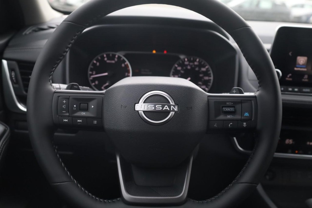 Nissan Rogue Vehicle Full-screen Gallery Image 8