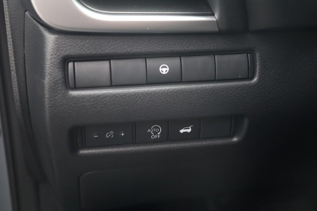 Nissan Rogue Vehicle Full-screen Gallery Image 12