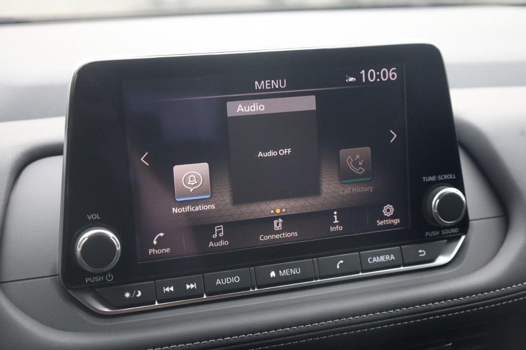 Nissan Rogue Vehicle Full-screen Gallery Image 14