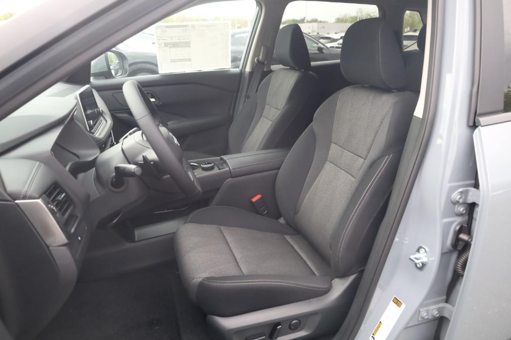 Nissan Rogue Vehicle Full-screen Gallery Image 20
