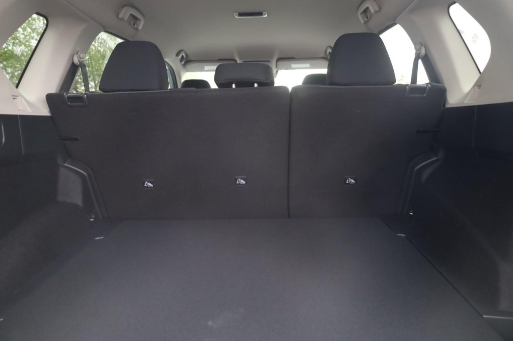 Nissan Rogue Vehicle Full-screen Gallery Image 23