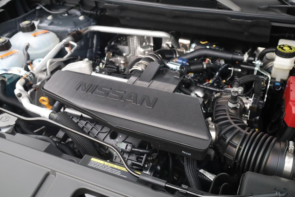 Nissan Rogue Vehicle Full-screen Gallery Image 24