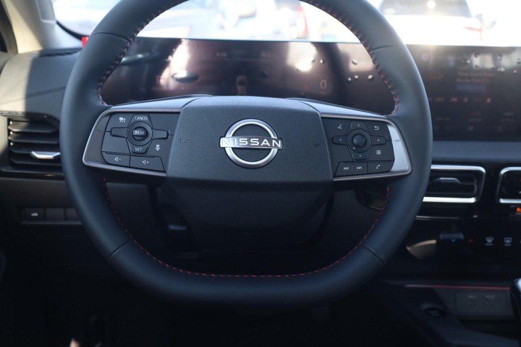 Nissan Sentra Vehicle Image 07