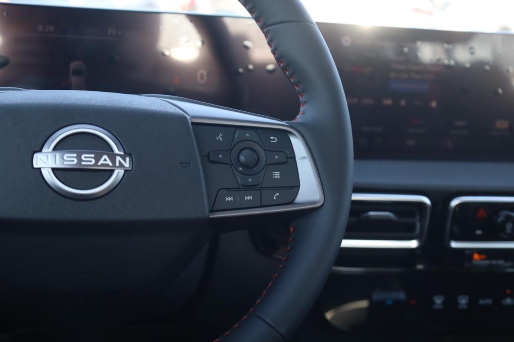 Nissan Sentra Vehicle Image 08