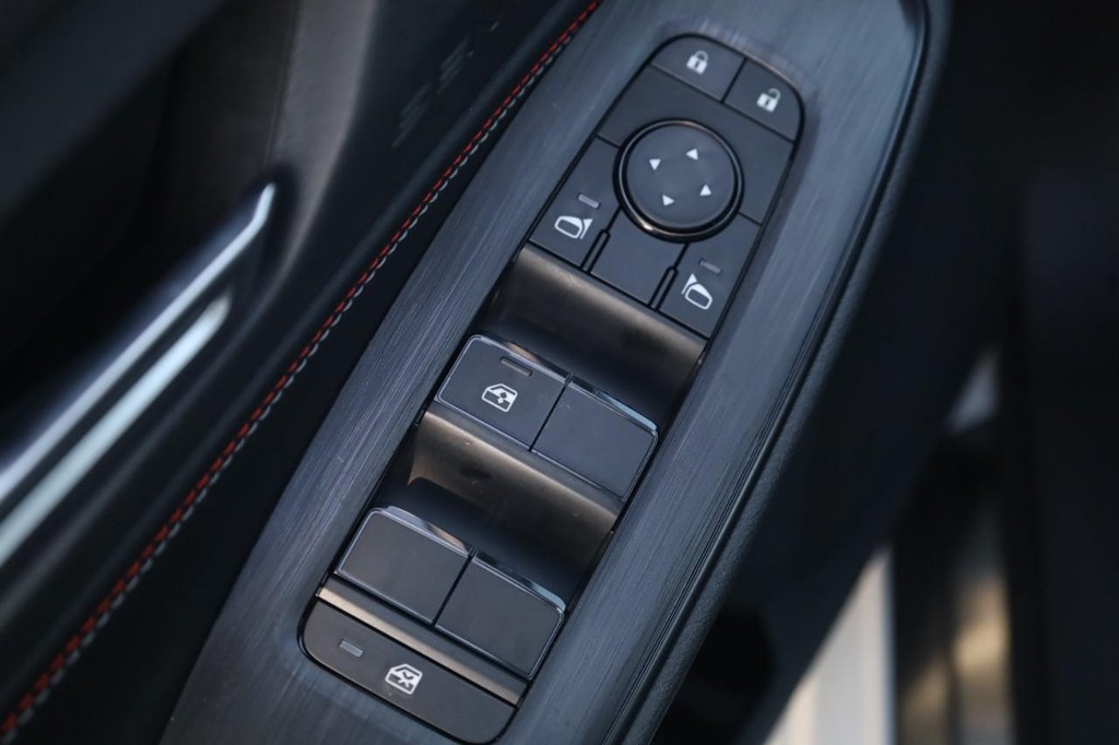 Nissan Sentra Vehicle Image 10