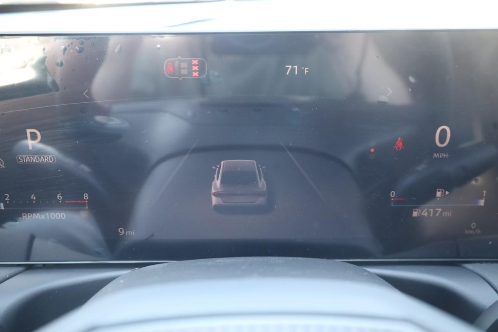 Nissan Sentra Vehicle Image 12