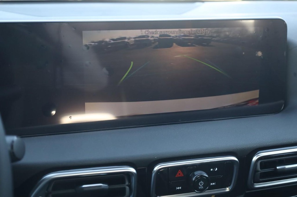 Nissan Sentra Vehicle Image 14