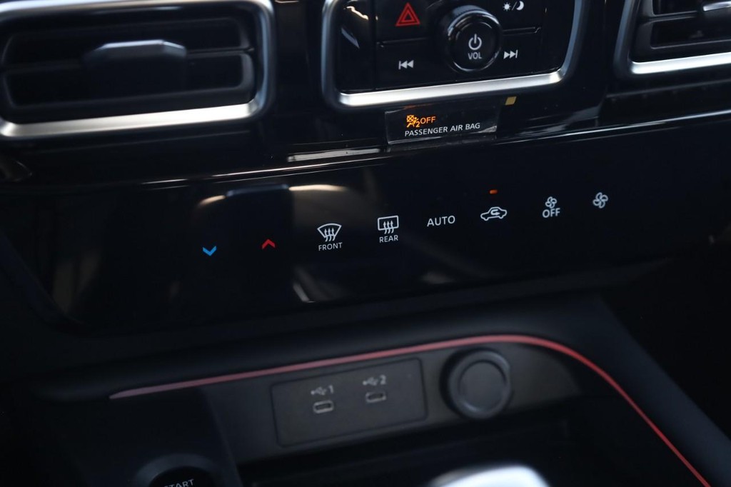 Nissan Sentra Vehicle Image 15