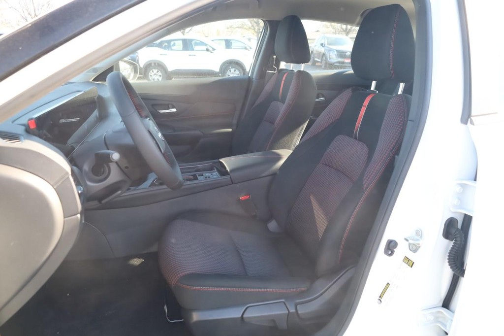 Nissan Sentra Vehicle Image 19