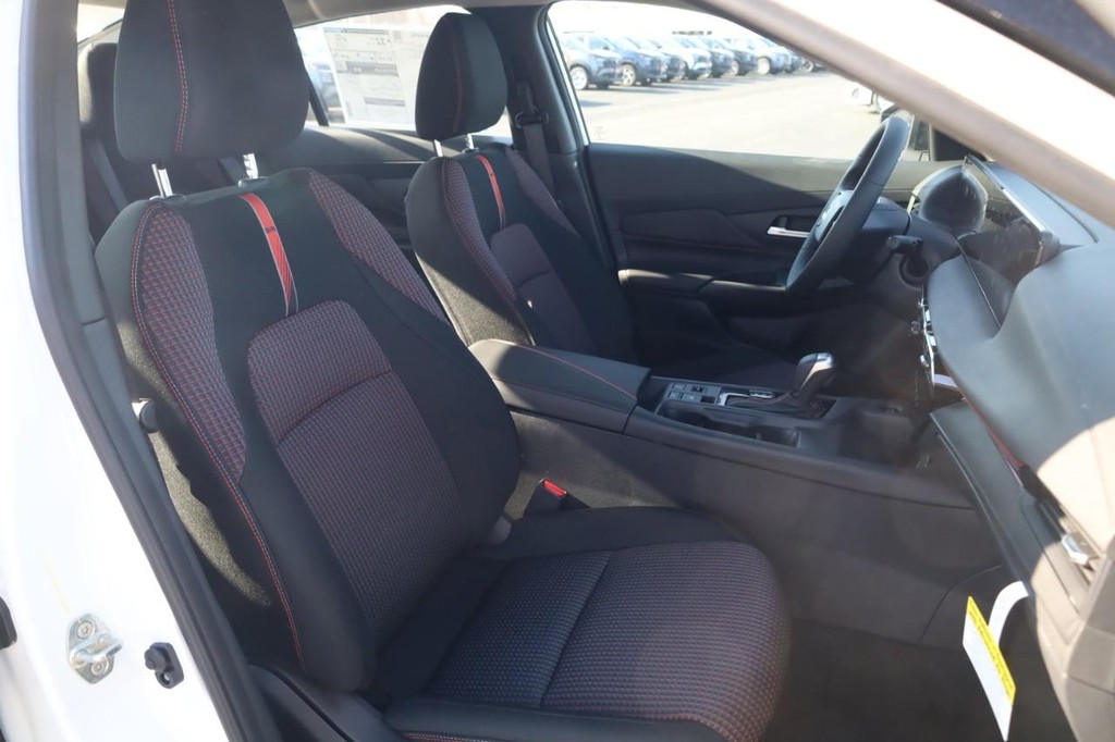 Nissan Sentra Vehicle Image 20