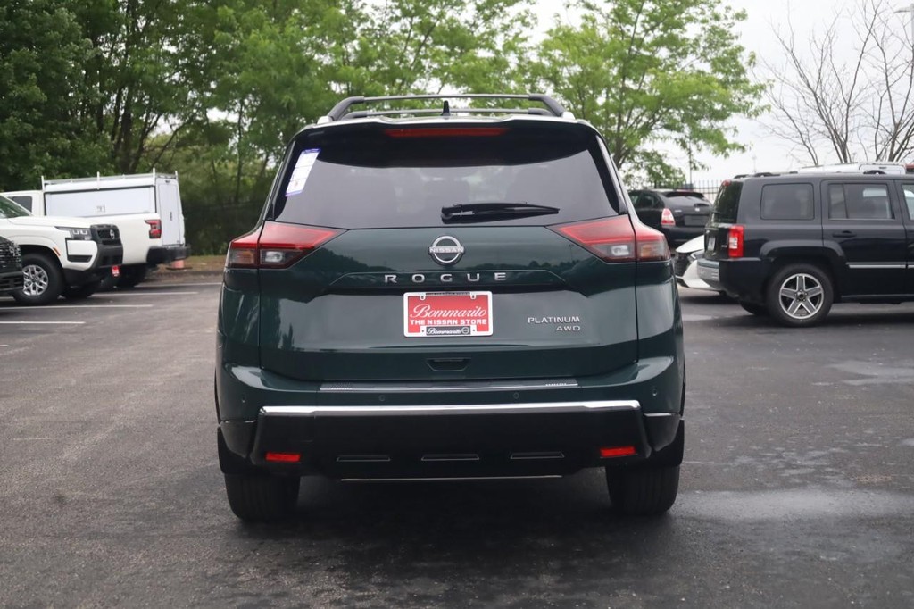 Nissan Rogue Vehicle Full-screen Gallery Image 5
