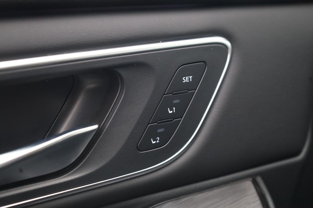 Nissan Rogue Vehicle Full-screen Gallery Image 11