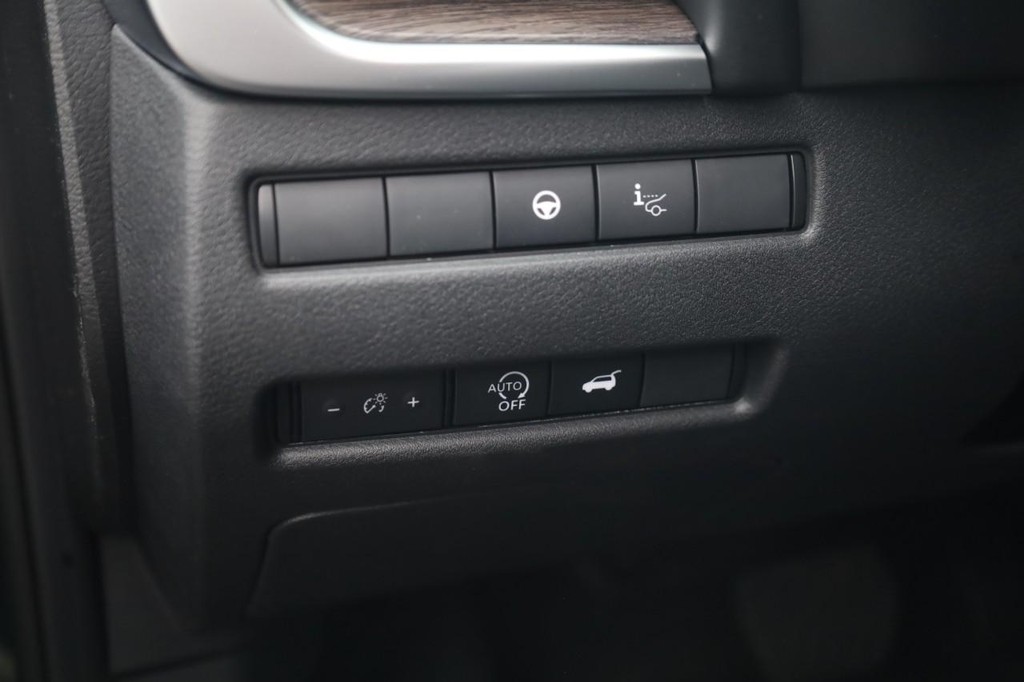Nissan Rogue Vehicle Full-screen Gallery Image 12