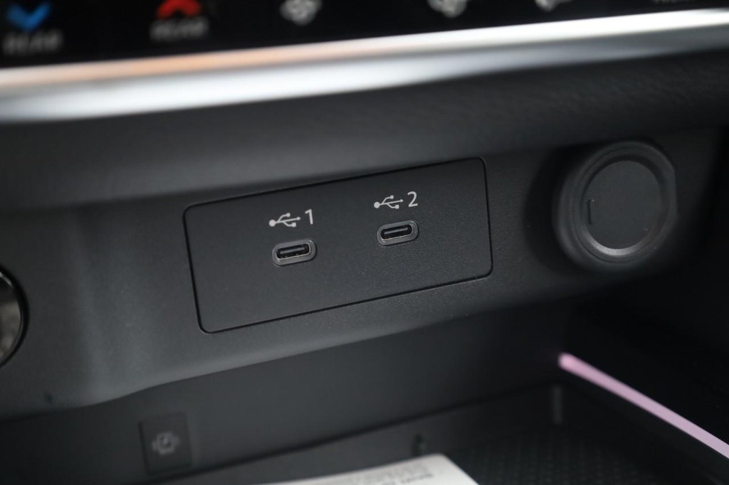 Nissan Rogue Vehicle Full-screen Gallery Image 17