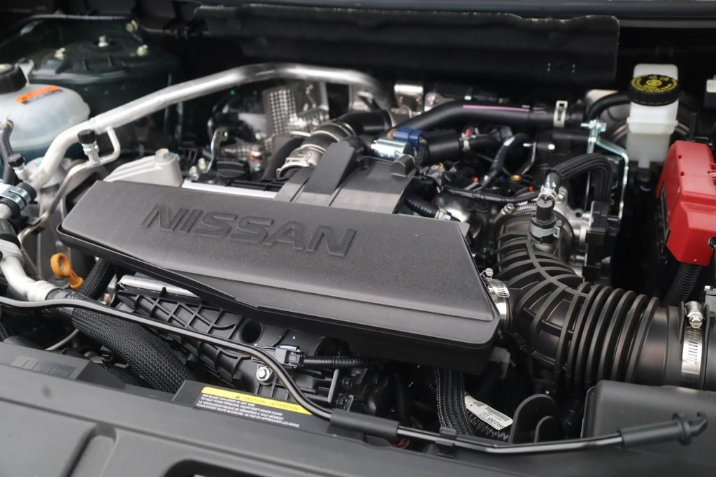 Nissan Rogue Vehicle Full-screen Gallery Image 25