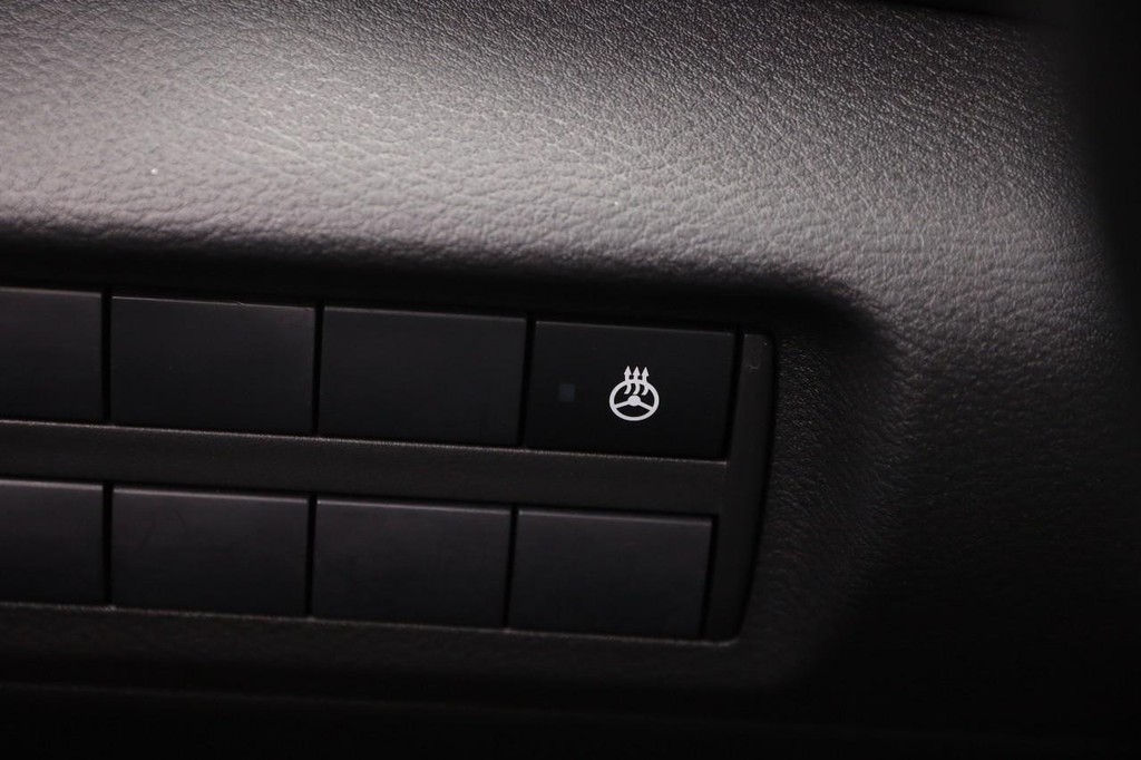 Nissan Kicks Vehicle Image 18