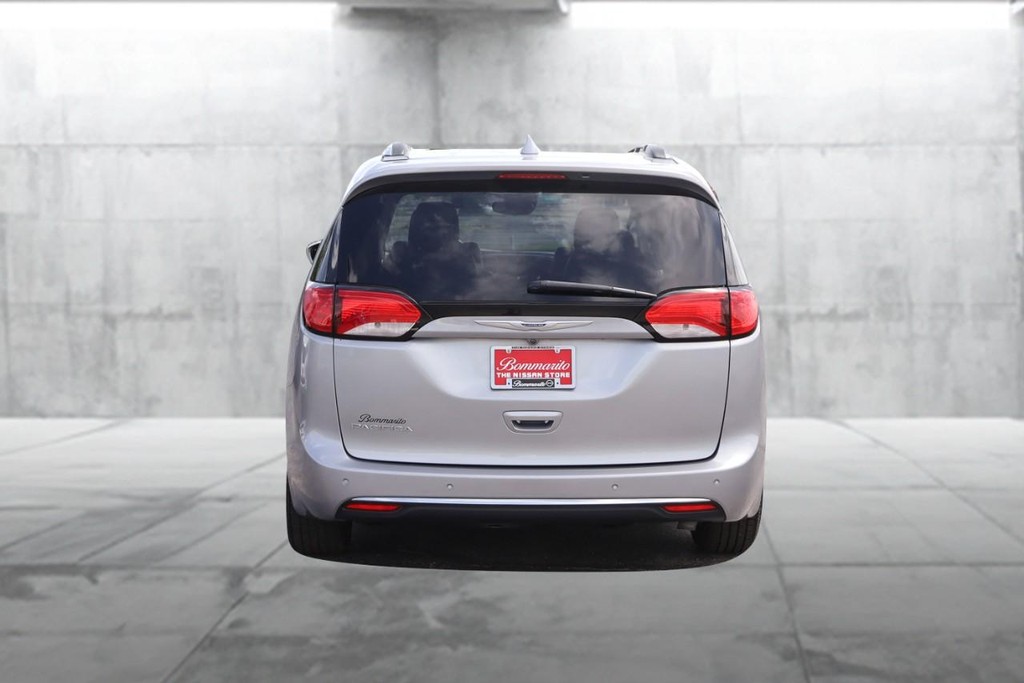 Chrysler Pacifica Vehicle Image 06